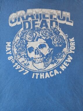 ☆Grateful Dead Blue Shirt with White Skull and Rose Graphic